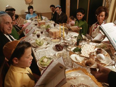 A family holds a Passover seder in 1970